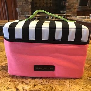 4 New Victoria’s Secrets makeup bags & 1 off brand